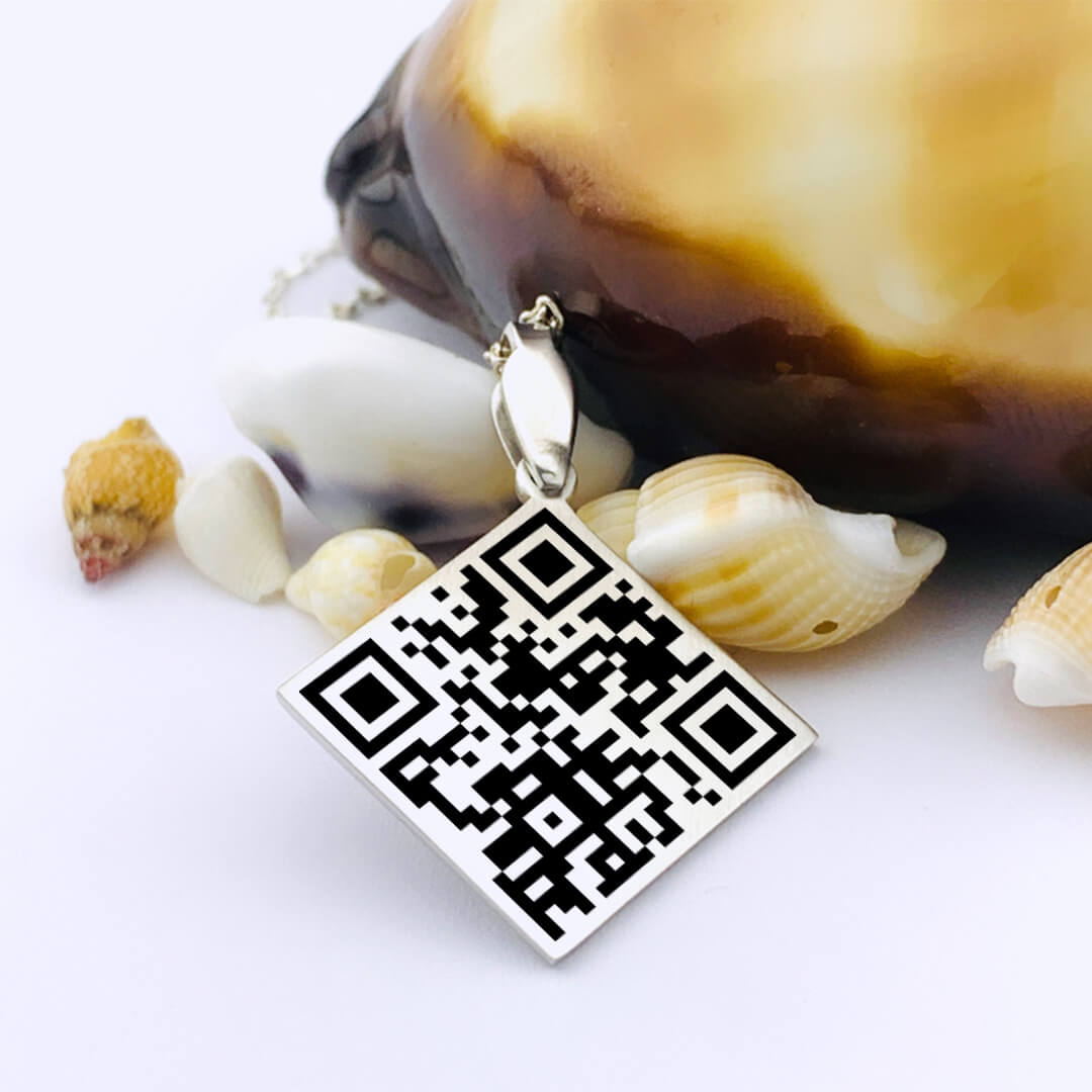 SQUARE NECKLACE 1