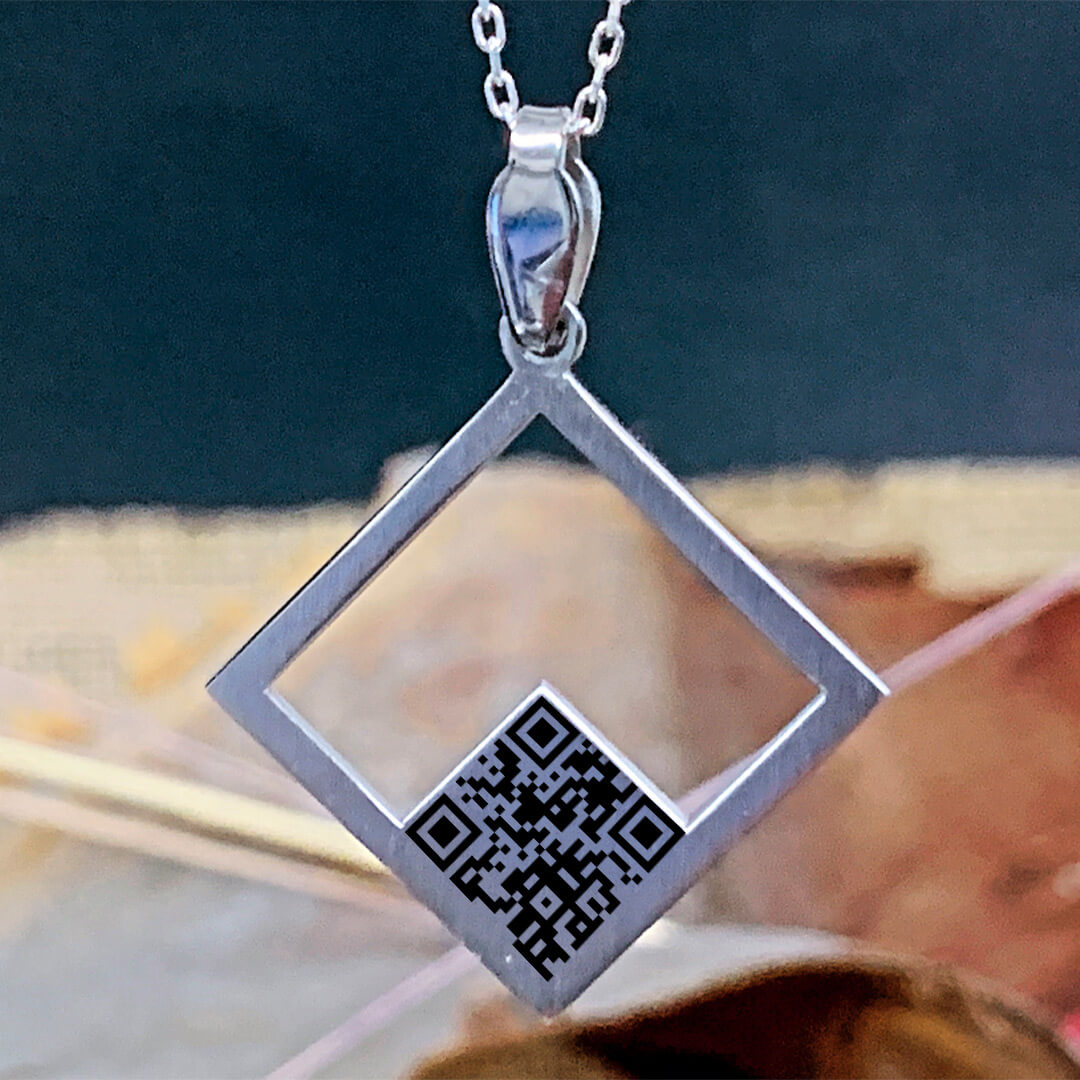 SQUARE NECKLACE 2