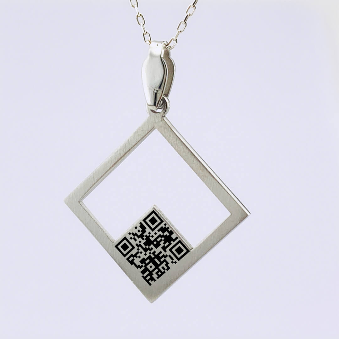 SQUARE NECKLACE 2