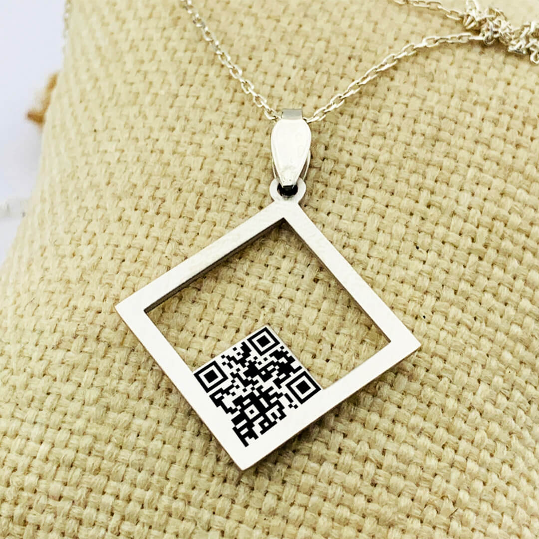 SQUARE NECKLACE 2