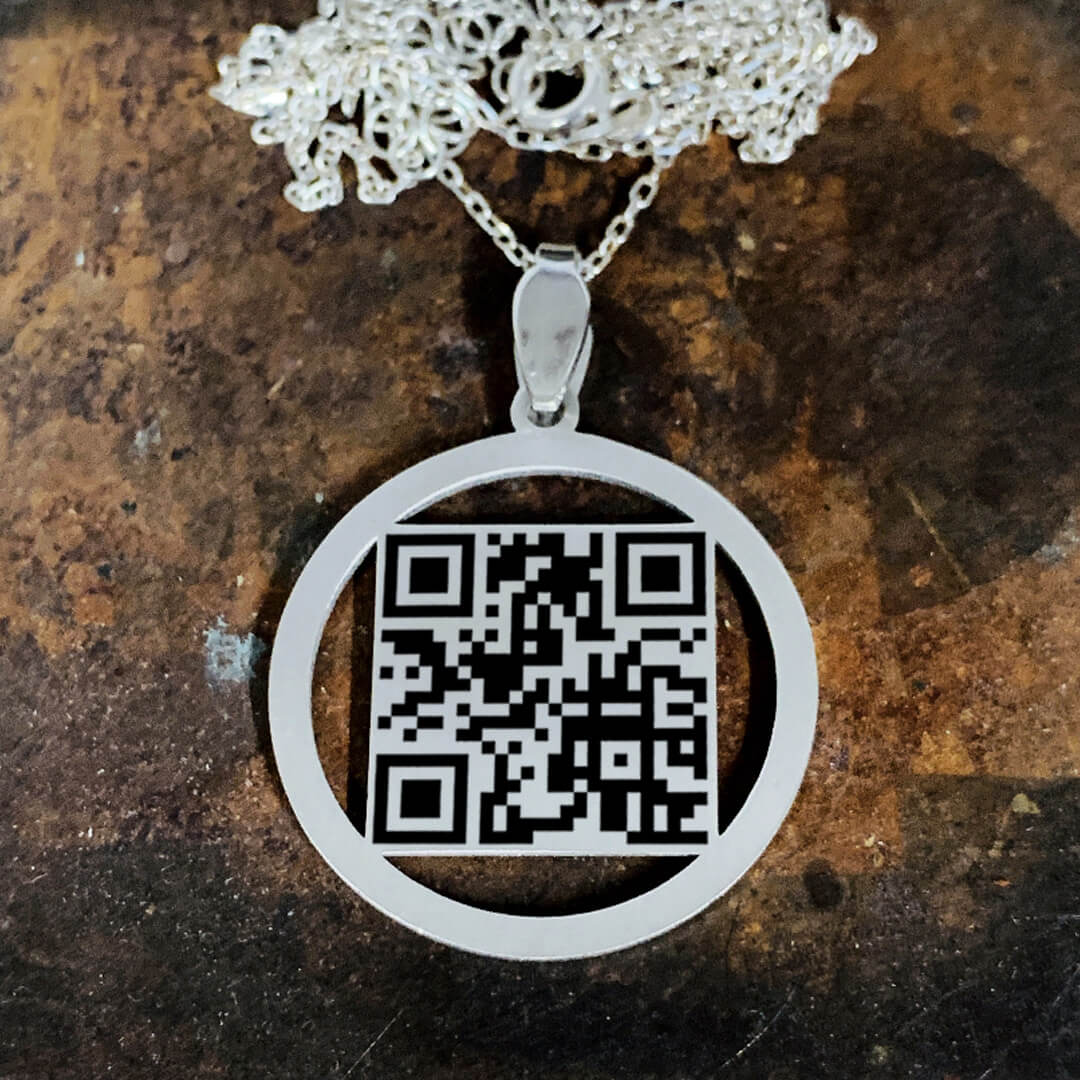 CHECKED CIRCULAR NECKLACE